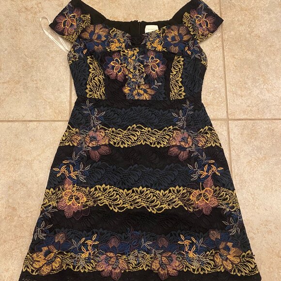 foxiedox Dresses & Skirts - Floral Lace Dress